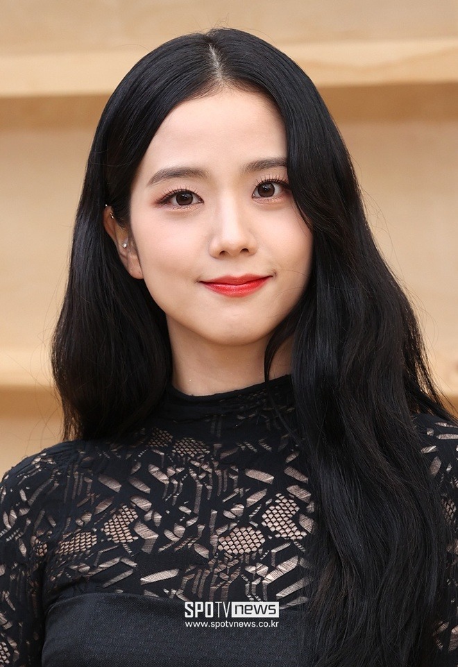 Ảnh mặt mộc gây sốc của BLACKPINK: Jisoo lão hóa, Lisa và Rosé kém sắc khó tin, Jennie thì sao?- Ảnh 7.