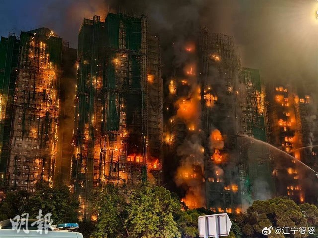 Toàn cảnh vụ cháy thảm họa nhất 3 thập kỷ ở Hong Kong: Số người tử vong chạm mốc 36, 10 tiếng cả thành phố vật lộn trong kinh hoàng- Ảnh 1.