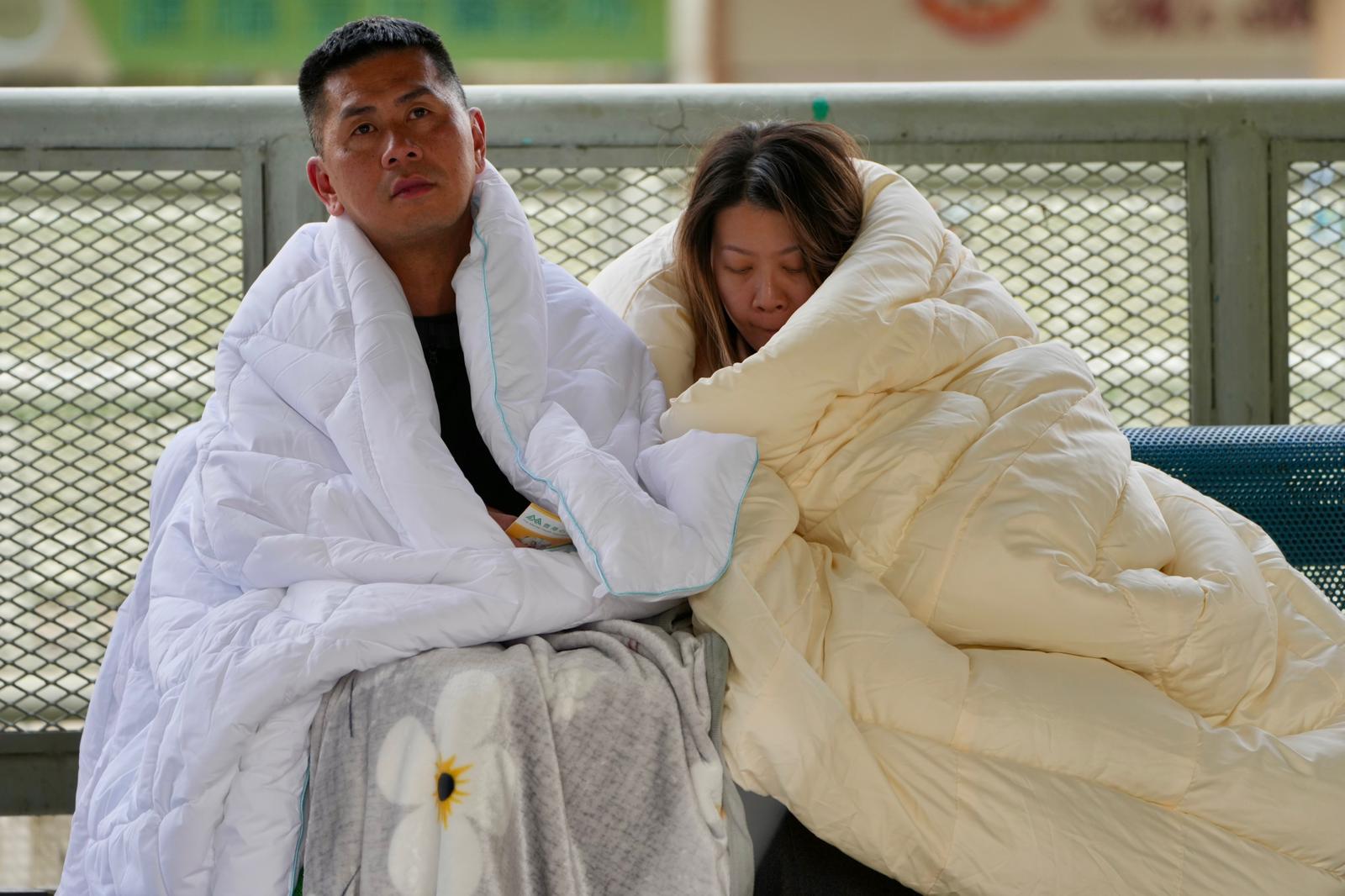 “Không còn gì cả”: Người dân Hong Kong (Trung Quốc) khốn khổ vì hỏa hoạn, hàng ngàn người lâm vào cảnh màn trời chiếu đất- Ảnh 5.