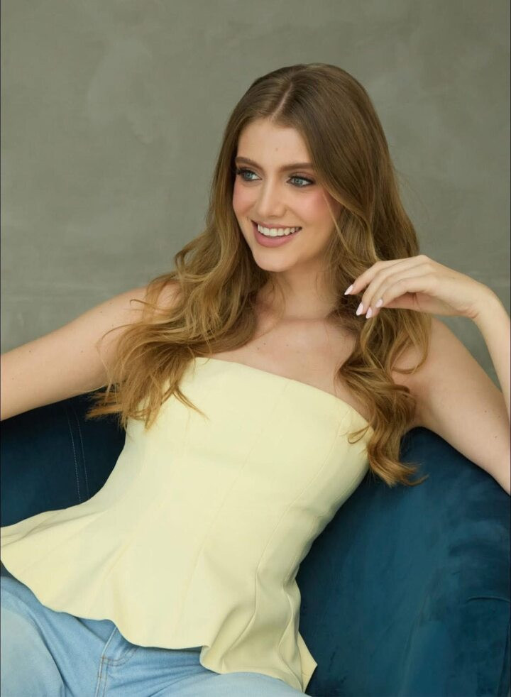 Tân Hoa hậu Quốc tế 2025: Cao 1m8, thạo 3 ngôn ngữ, nhan sắc được ví như búp bê- Ảnh 5.