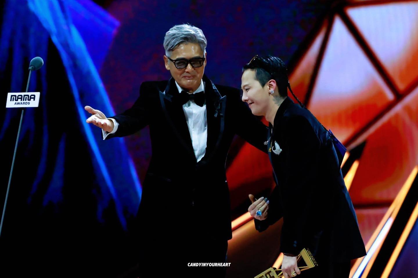 Châu Nhuận Phát và G-DRAGON tái ngộ ở MAMA 2025, dung dăng dung dẻ lên sân khấu khiến 50 triệu người chao đảo- Ảnh 4. Châu Nhuận Phát và G-DRAGON tái ngộ ở MAMA 2025, dung dăng dung dẻ lên sân khấu khiến 50 triệu người chao đảo- Ảnh 4.