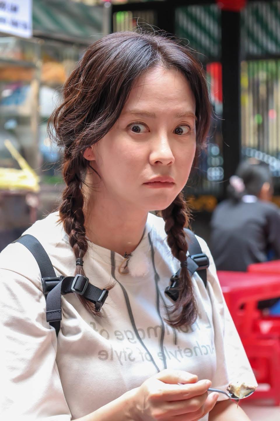Song Ji Hyo ăn thử món kinh dị