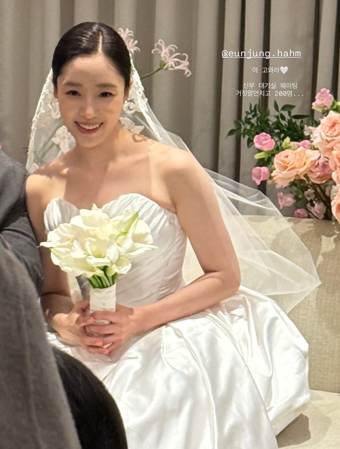 Đám cưới Eunjung: Cô dâu rơi nước mắt vì người mẹ quá cố, T-ara tái hợp làm fan phát sốt- Ảnh 1. Đám cưới Eunjung: Cô dâu rơi nước mắt vì người mẹ quá cố, T-ara tái hợp làm fan phát sốt- Ảnh 1.