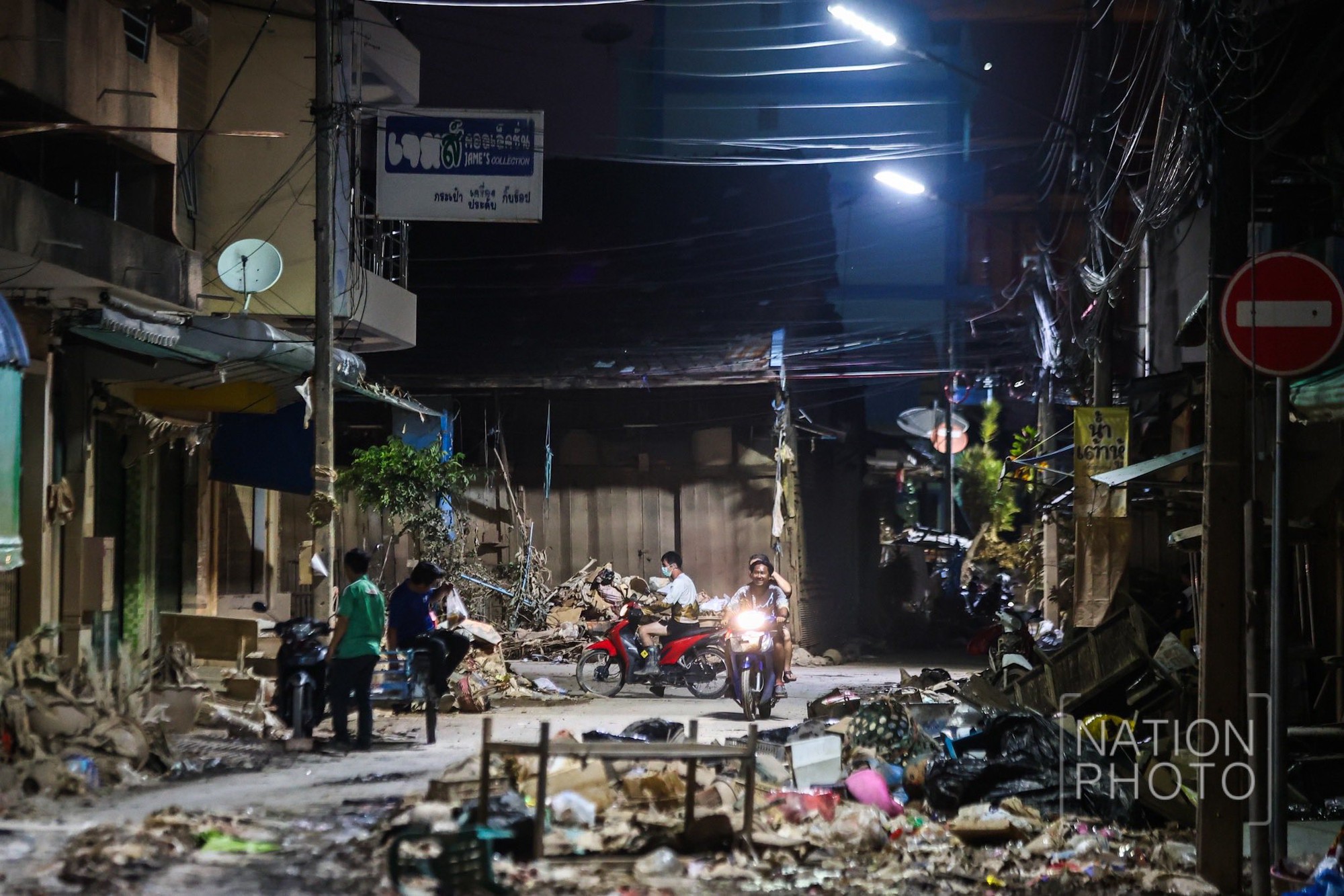 Thái Lan hoang tàn vì lũ- Ảnh 8.