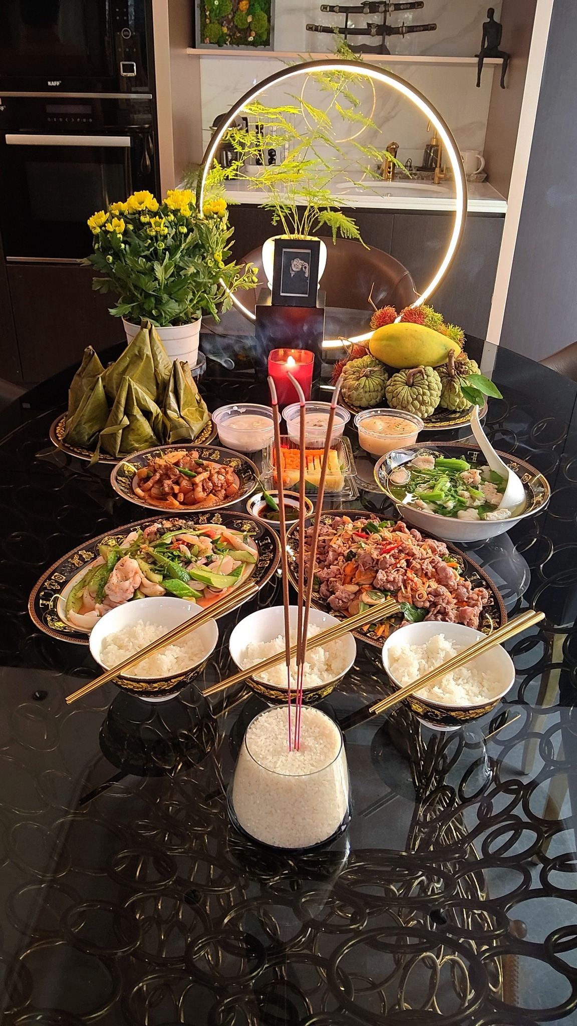 Sự trùng hợp rùng mình của 3 cố nghệ sĩ Chí Tài - Thương Tín - Ngọc Trinh- Ảnh 2. Sự trùng hợp rùng mình của 3 cố nghệ sĩ Chí Tài - Thương Tín - Ngọc Trinh- Ảnh 2.