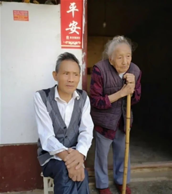 Cụ bà 103 tuổi chờ chồng xuất ngoại 80 năm, lúc hấp hối vẫn trông ngóng- Ảnh 2. Cụ bà 103 tuổi chờ chồng xuất ngoại 80 năm, lúc hấp hối vẫn trông ngóng- Ảnh 2.