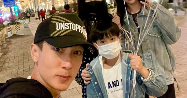 Có phải mỹ nam này uống thuốc trường sinh không mà trẻ mãi thế: U50 mà tưởng con của bạn cùng lứa 27 Có phải mỹ nam này uống thuốc trường sinh không mà trẻ mãi thế: U50 mà tưởng con của bạn cùng lứa 5b8daafef867ac532260bb2c386b080e 1764575160383 17645751607661002476383 572 0 1200 1200 crop 17645756642511479027824png