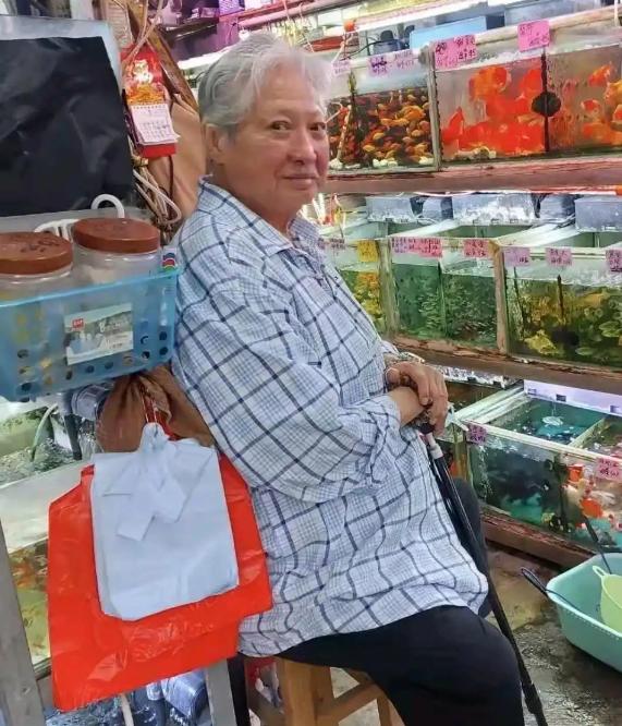 "Ông vua võ thuật" sở hữu khối tài sản kếch xù: Ăn mặc giản dị, ngồi xe lăn đi chợ tự tay mua thịt lợn 5e15e25b68c34378a74949d2294540b9tplv tt origin webgif 174443420643767118054 1744604475687 17446044760011819847489 1745817478402 1745817478559708978643