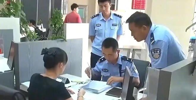 Nhận được 87 triệu đồng tiền chuyển khoản nhầm, người phụ nữ liền trả lại: 30 ngày sau phát hiện tài khoản bị trừ hơn 10 triệu cùng tin nhắn