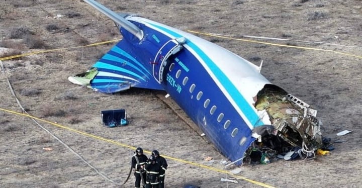 Điện Kremlin bác trách nhiệm trong vụ rơi máy bay ở Azerbaijan- Ảnh 1. Điện Kremlin bác trách nhiệm trong vụ rơi máy bay ở Azerbaijan- Ảnh 1.