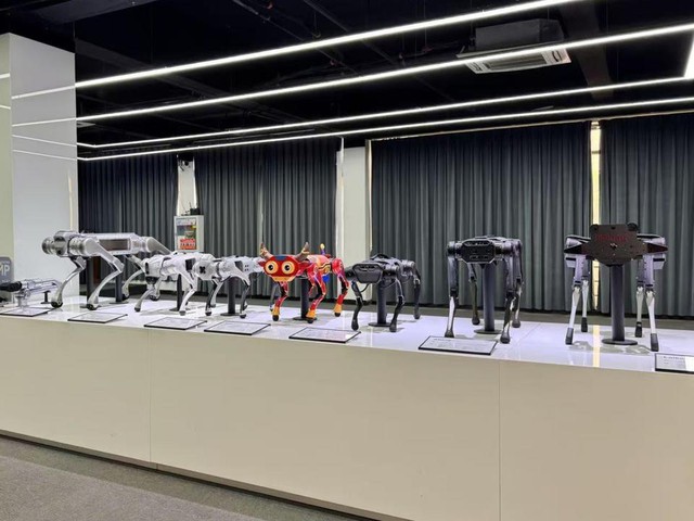 Nhân vật 9X này vai vế cỡ nào mà được ngồi giữa các