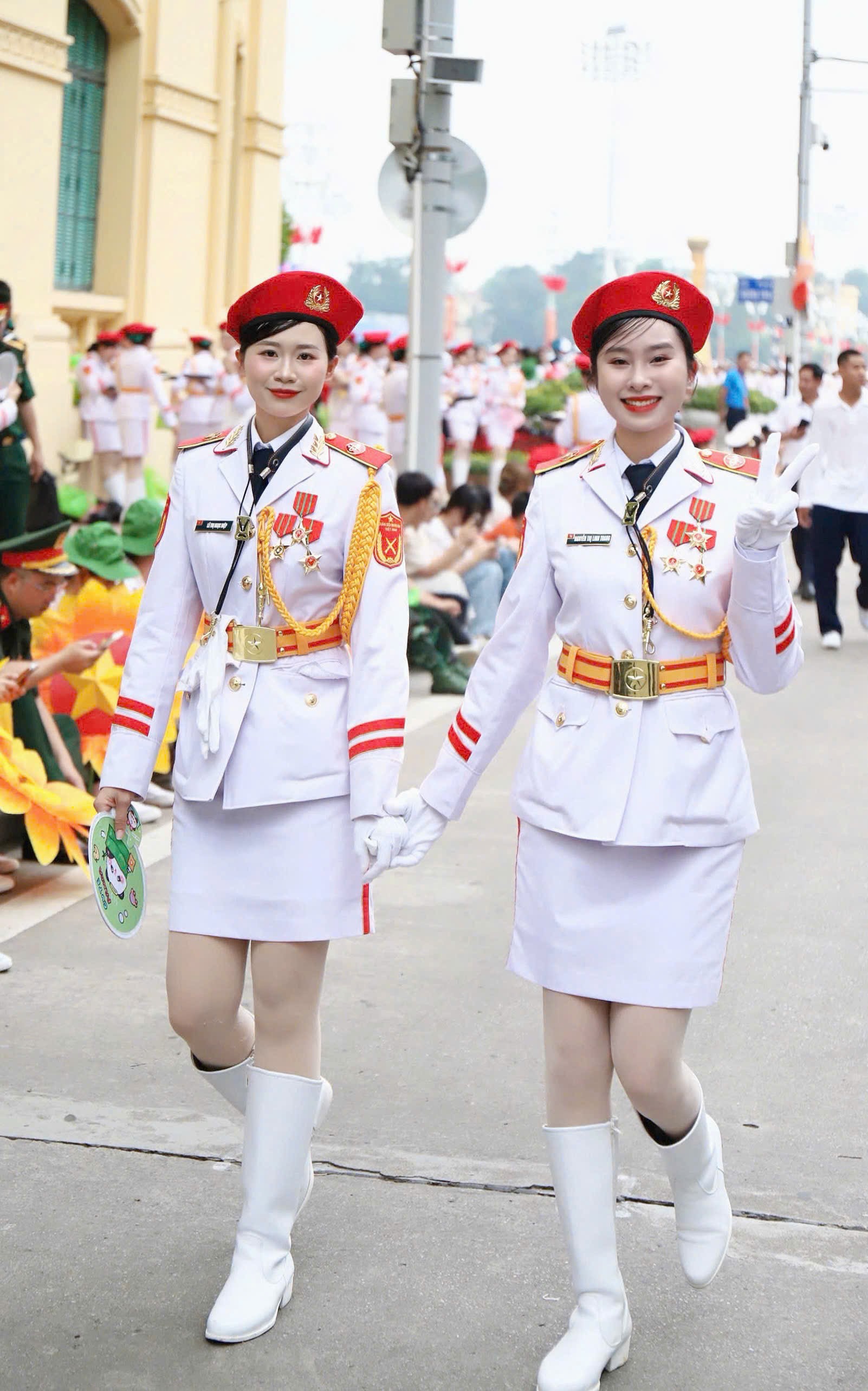 Chiến sĩ xinh đẹp khối Quân nhạc là TikToker nổi tiếng - 4