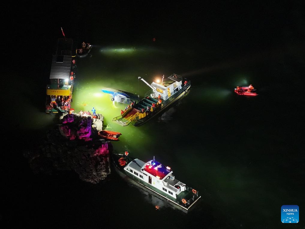 Lật thuyền hàng loạt ở Trung Quốc, hàng chục người thương vong- Ảnh 1.