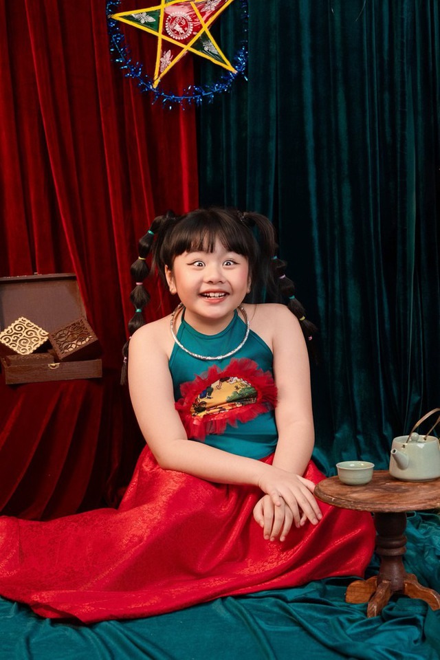 Trung thu của các con sao Việt: Cặp song sinh nhà Phương Oanh cùng mẹ phá cỗ, quý tử Trường Giang lộ rõ vẻ điển trai- Ảnh 7.