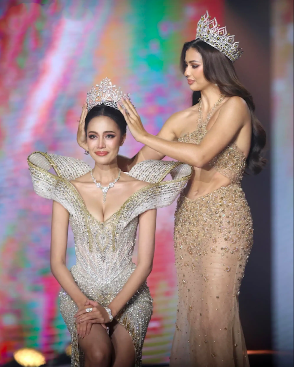Hoa hậu Thái Lan vừa đăng quang Miss World: Bị Miss Universe tước danh hiệu, Hoa hậu Thái Lan vừa đăng quang Miss World: Bị Miss Universe tước danh hiệu,
