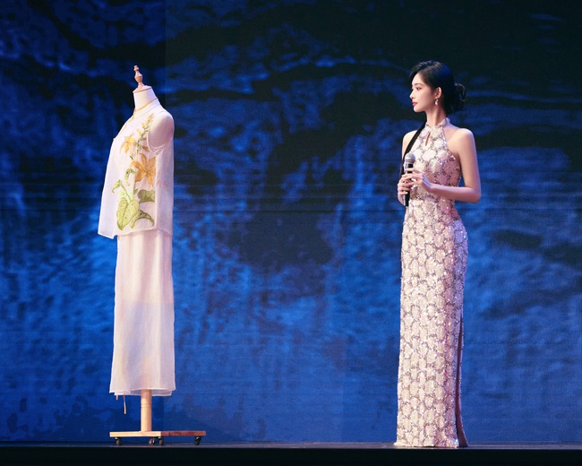 Mỹ nhân cổ trang đẹp nhất 2024 khoe nhan sắc tuyệt mỹ dịp Tết 2025: Nghiêng nước nghiêng thành xem mà rung động- Ảnh 3. Mỹ nhân cổ trang đẹp nhất 2024 khoe nhan sắc tuyệt mỹ dịp Tết 2025: Nghiêng nước nghiêng thành xem mà rung động- Ảnh 3.