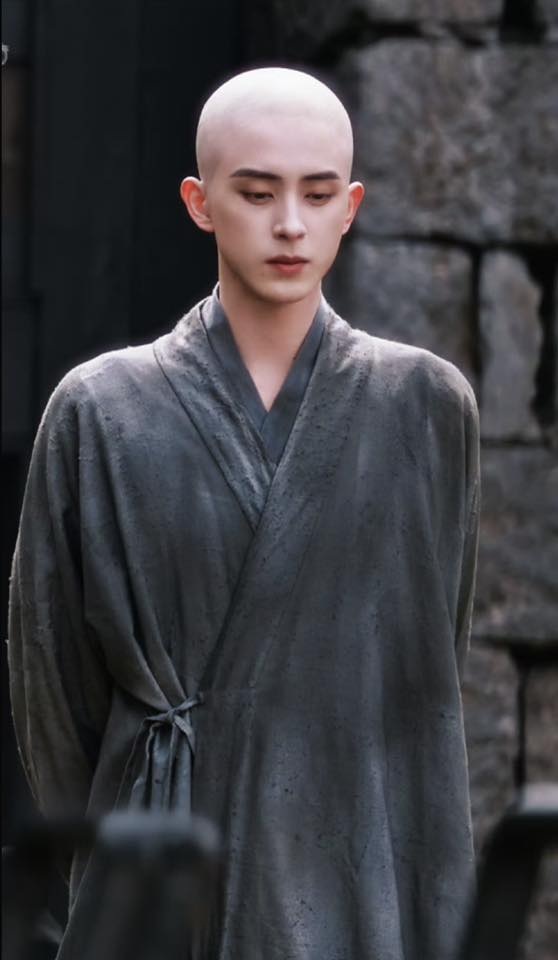 Mỹ nam Trung Quốc cạo trọc đầu làm sư vẫn đẹp mê mẩn: Nhan sắc vô đối không gì