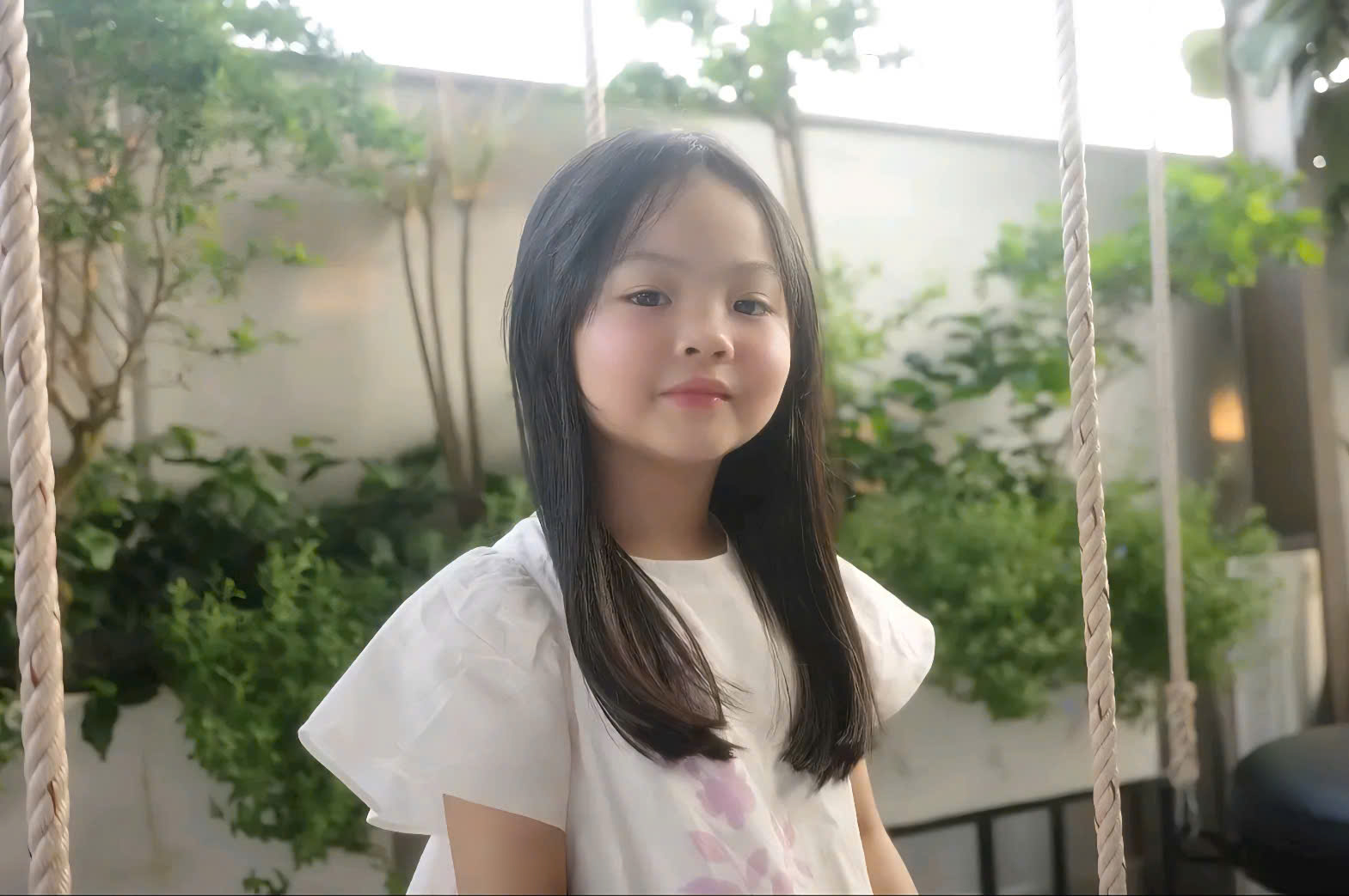 Hot mom Đàm Thu Trang khoe ảnh