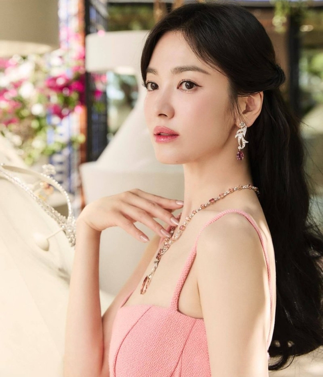 Song Hye Kyo 17 tuổi đẹp như thiên sứ giáng trần: Nhan sắc này đúng là chân ái, hoàn mỹ không gì sánh nổi- Ảnh 1.