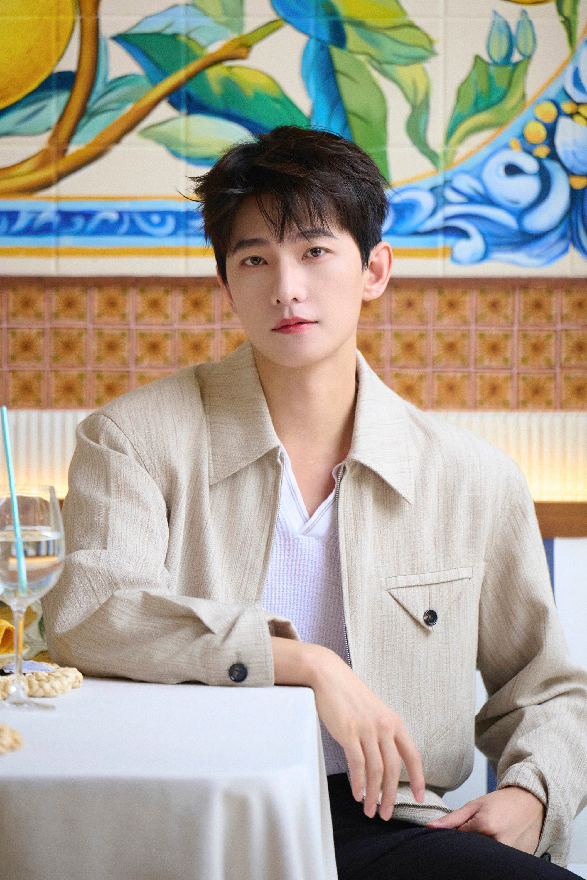 5 sao nam đẹp trai nhất Cbiz hiện nay: Dương Dương chỉ đứng thứ 2, Tiêu Chiến hạng mấy?- Ảnh 5.