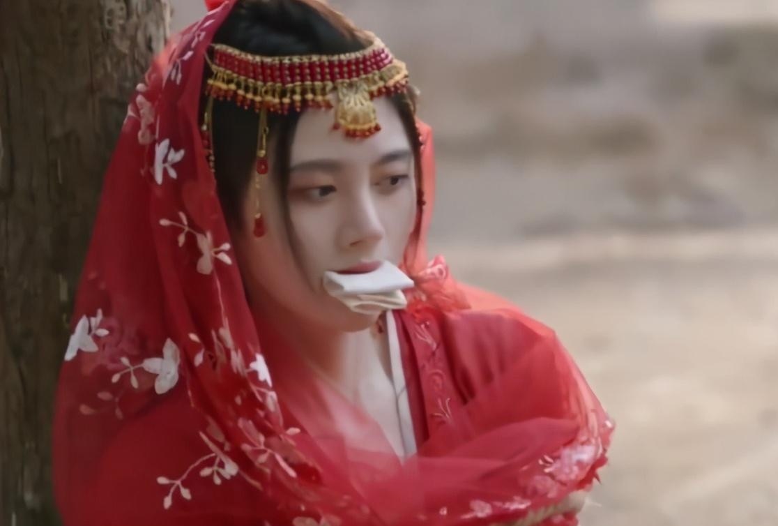 Mỹ nữ 4000 năm bị chê “giả từ đầu đến chân”- Ảnh 6.