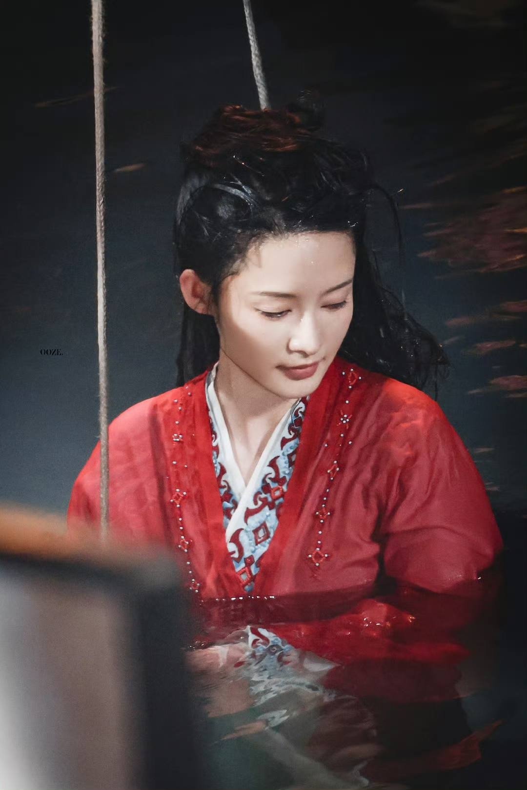 Liếc mỹ nhân này 1 cái mà ngày thương nhớ tối về ngủ mơ: Mặt xinh da trắng váy đỏ, đẹp không để đâu cho hết- Ảnh 8. Liếc mỹ nhân này 1 cái mà ngày thương nhớ tối về ngủ mơ: Mặt xinh da trắng váy đỏ, đẹp không để đâu cho hết- Ảnh 8.