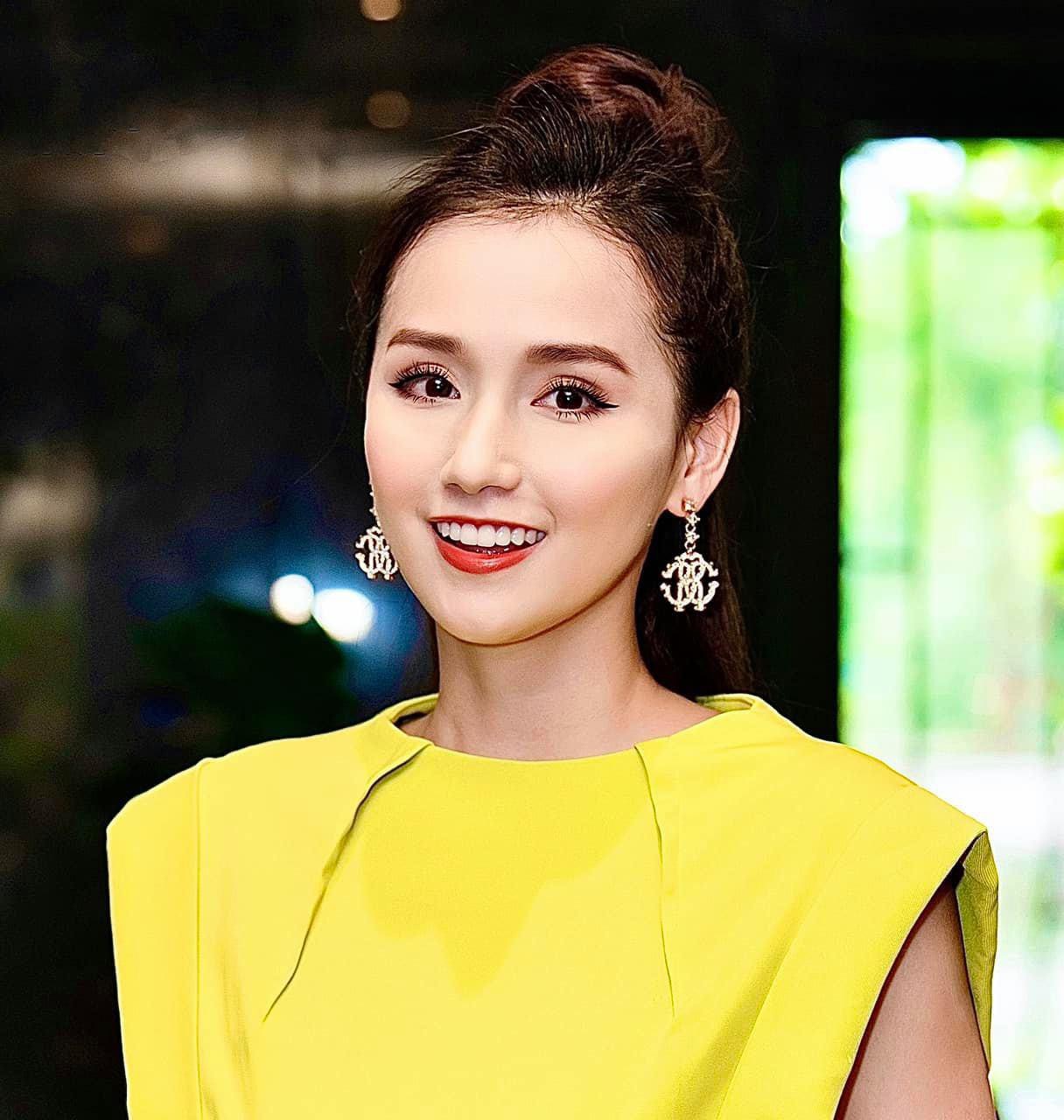 Nữ diễn viên giàu nhất miền Bắc: Sở hữu biệt thự 600m2, kim cương chất đầy nhà, sắm 100 bộ đồ chỉ để đóng 1 phim- Ảnh 1. Nữ diễn viên giàu nhất miền Bắc: Sở hữu biệt thự 600m2, kim cương chất đầy nhà, sắm 100 bộ đồ chỉ để đóng 1 phim- Ảnh 1.