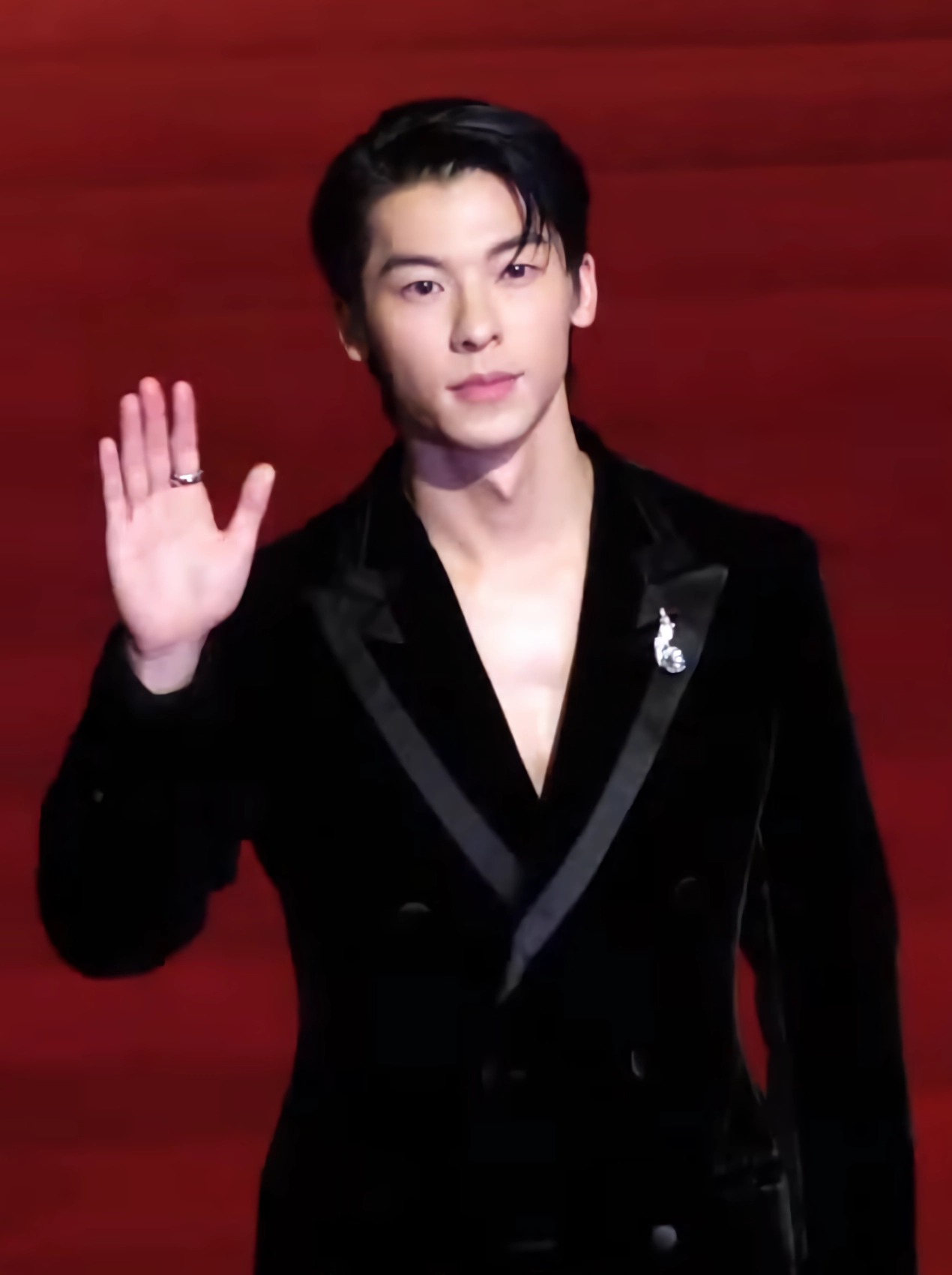 Biển fan rần rần đón Hứa Quang Hán xuất ngũ,