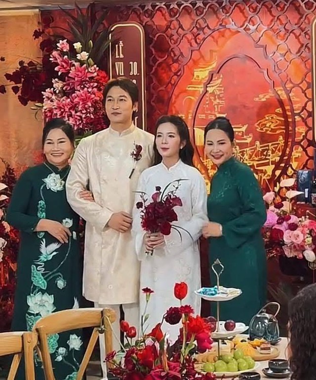 Lễ ăn hỏi Đình Tú - Ngọc Huyền: Cô dâu chú rể lộ diện quá đẹp đôi!- Ảnh 3.