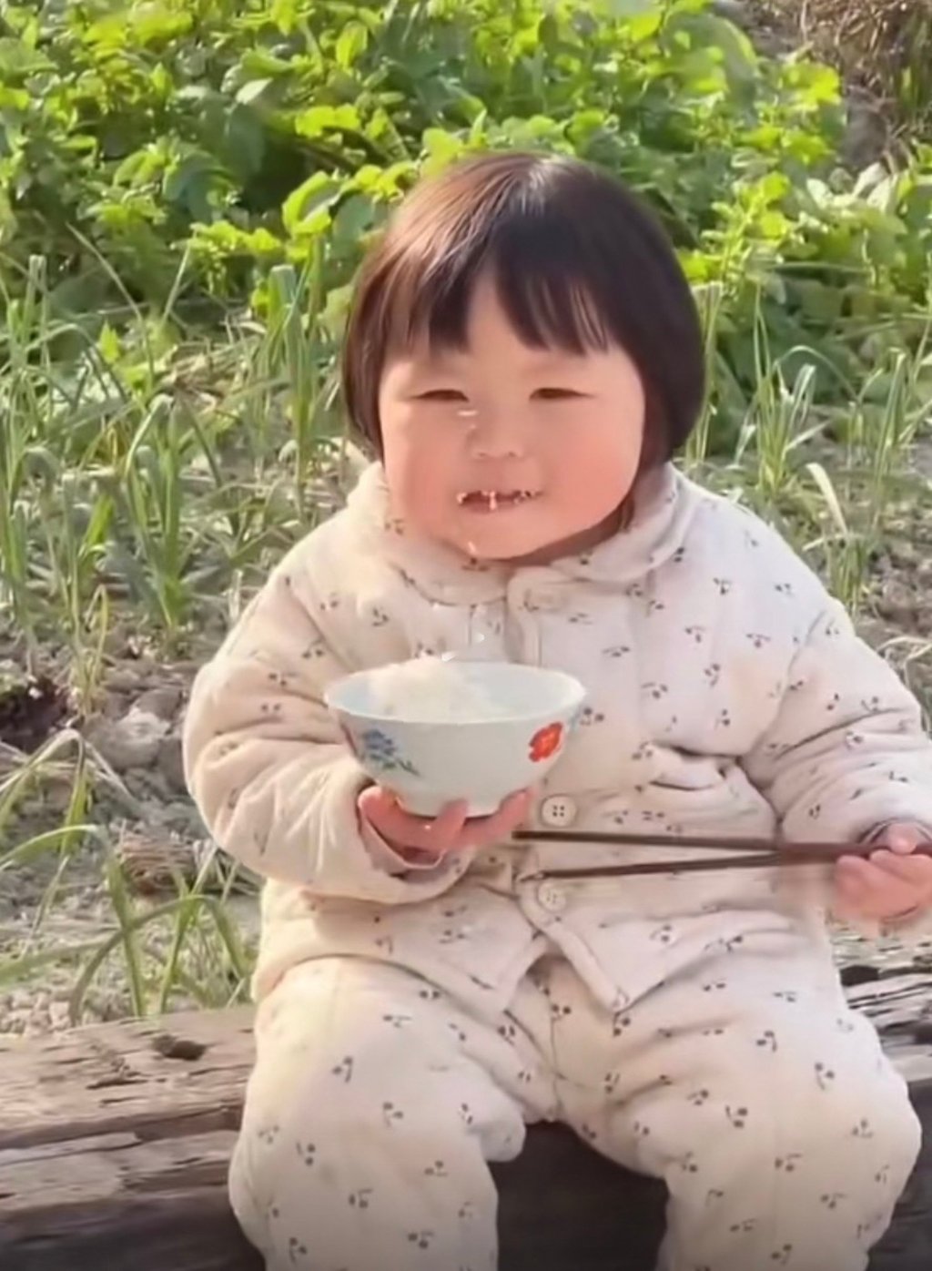 Bé gái 21 triệu fan khuấy đảo MXH: Được cả sao hạng A săn đón, Bé gái 21 triệu fan khuấy đảo MXH: Được cả sao hạng A săn đón,