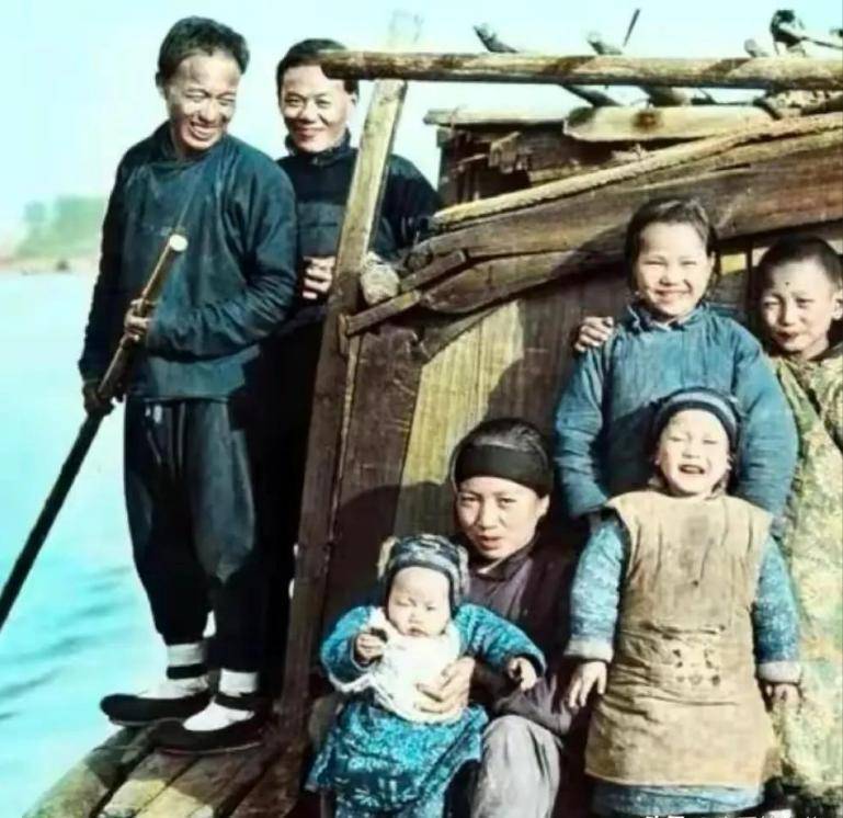 Bộ ảnh hiếm chụp thời nhà Thanh hơn 100 năm trước: Ngỡ ngàng trước nhan sắc giai nhân đứng cạnh Từ Hi Thái hậu- Ảnh 6.