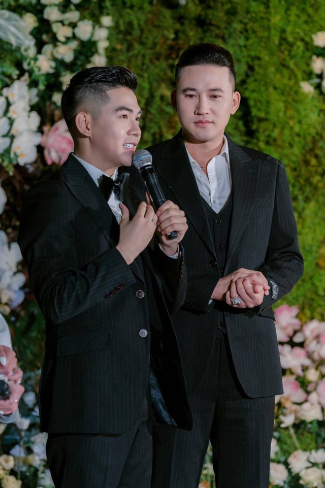 Cặp đôi đồng giới chịu chi nhất Vbiz: Tổ chức đám cưới