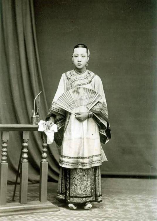 Bộ ảnh hiếm chụp thời nhà Thanh hơn 100 năm trước: Ngỡ ngàng trước nhan sắc giai nhân đứng cạnh Từ Hi Thái hậu- Ảnh 11.