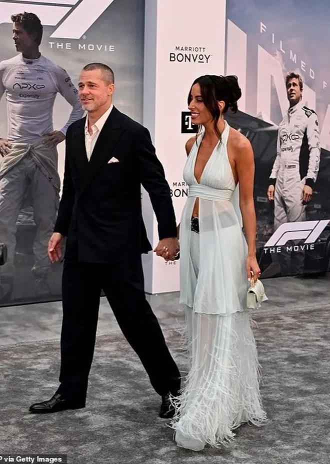Brad Pitt bên bạn gái kém 29 tuổi- Ảnh 12. Brad Pitt bên bạn gái kém 29 tuổi- Ảnh 12.