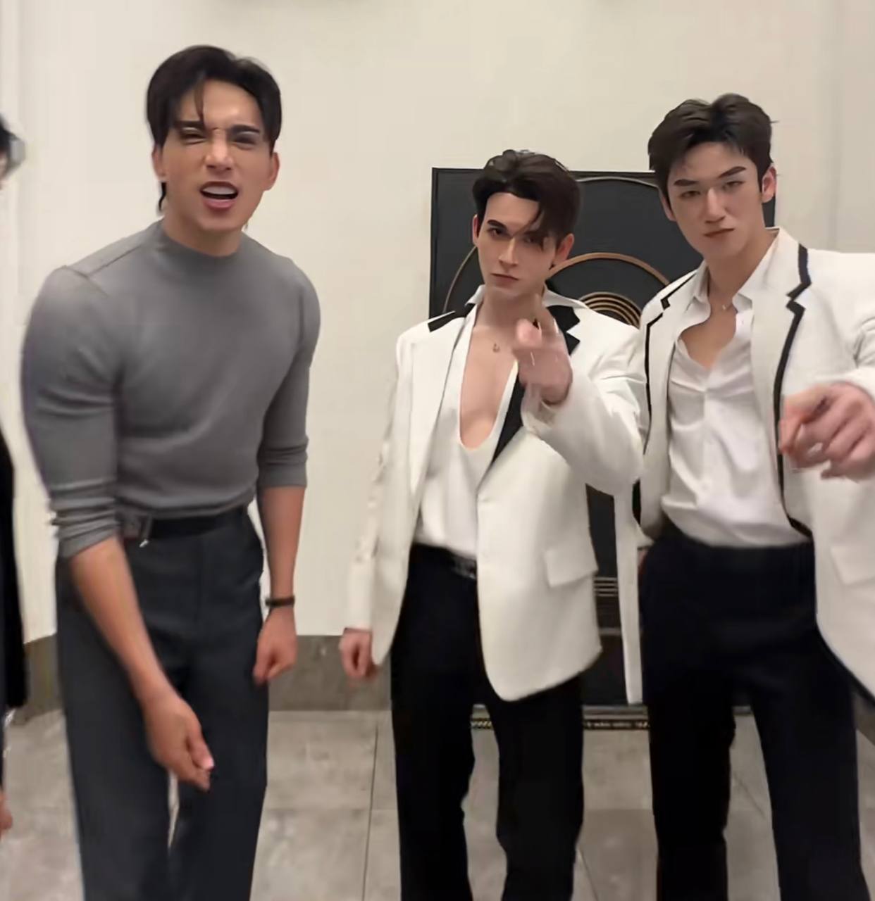 Chỉ cần cặp đôi này đứng cạnh nhau thì thế gian biến thành ngôn tình: Visual hoàn mỹ khó tin, đi đến đâu cũng vỡ trận- Ảnh 5.