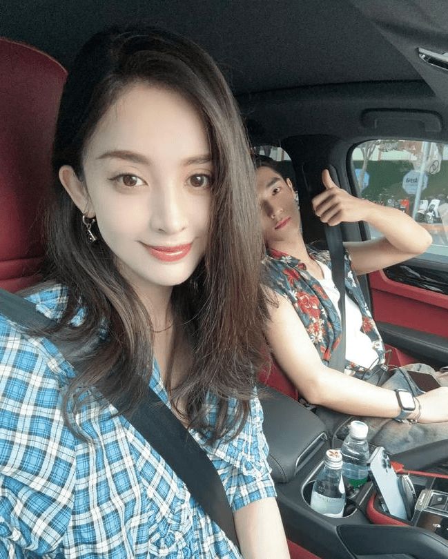 Cặp diễn viên 92-93 cố tình để lộ bằng chứng hẹn hò, từ bạn thân hơn 10 năm nay đã thành người yêu?- Ảnh 2. Cặp diễn viên 92-93 cố tình để lộ bằng chứng hẹn hò, từ bạn thân hơn 10 năm nay đã thành người yêu?- Ảnh 2.