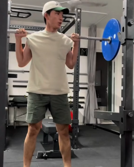 Sơn Tùng - HIEUTHUHAI đọ body gym hừng hực: Biết chọn ai đây?- Ảnh 12. Sơn Tùng - HIEUTHUHAI đọ body gym hừng hực: Biết chọn ai đây?- Ảnh 12.