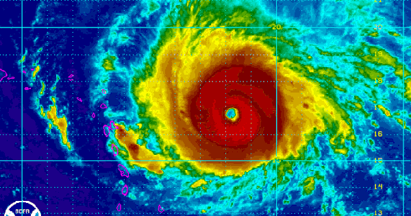 Cuồng phong là gì? Mức độ nguy hiểm như thế nào? 640px hurricaneirma5septembergoesfloaterrainbowirview 1756093827397550605309 1756096199820 17560962003431238423133 0 0 400 640 crop 1756096227064490993416gifpng