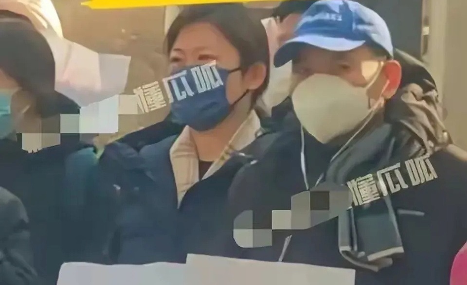 Hàng chục người kéo đến phim trường đòi tiền