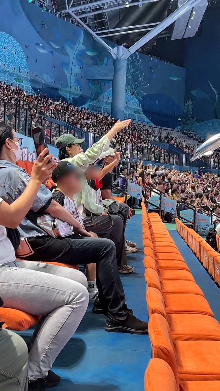 Á hậu hàng đầu có động thái lạ, nghi vạch mặt chồng đại gia sau vụ lộ ảnh thân mật ở bar- Ảnh 2.