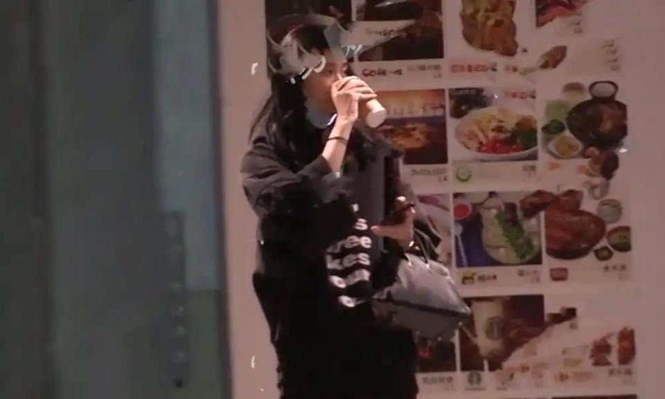 "Tóm gọn" siêu mẫu Victoria's Secret tàn tạ, "chiến tranh lạnh" với thiếu gia sòng bạc Macau giữa drama cắm sừng 641 1754102782985304033317 1754106756829 1754106757263286662722