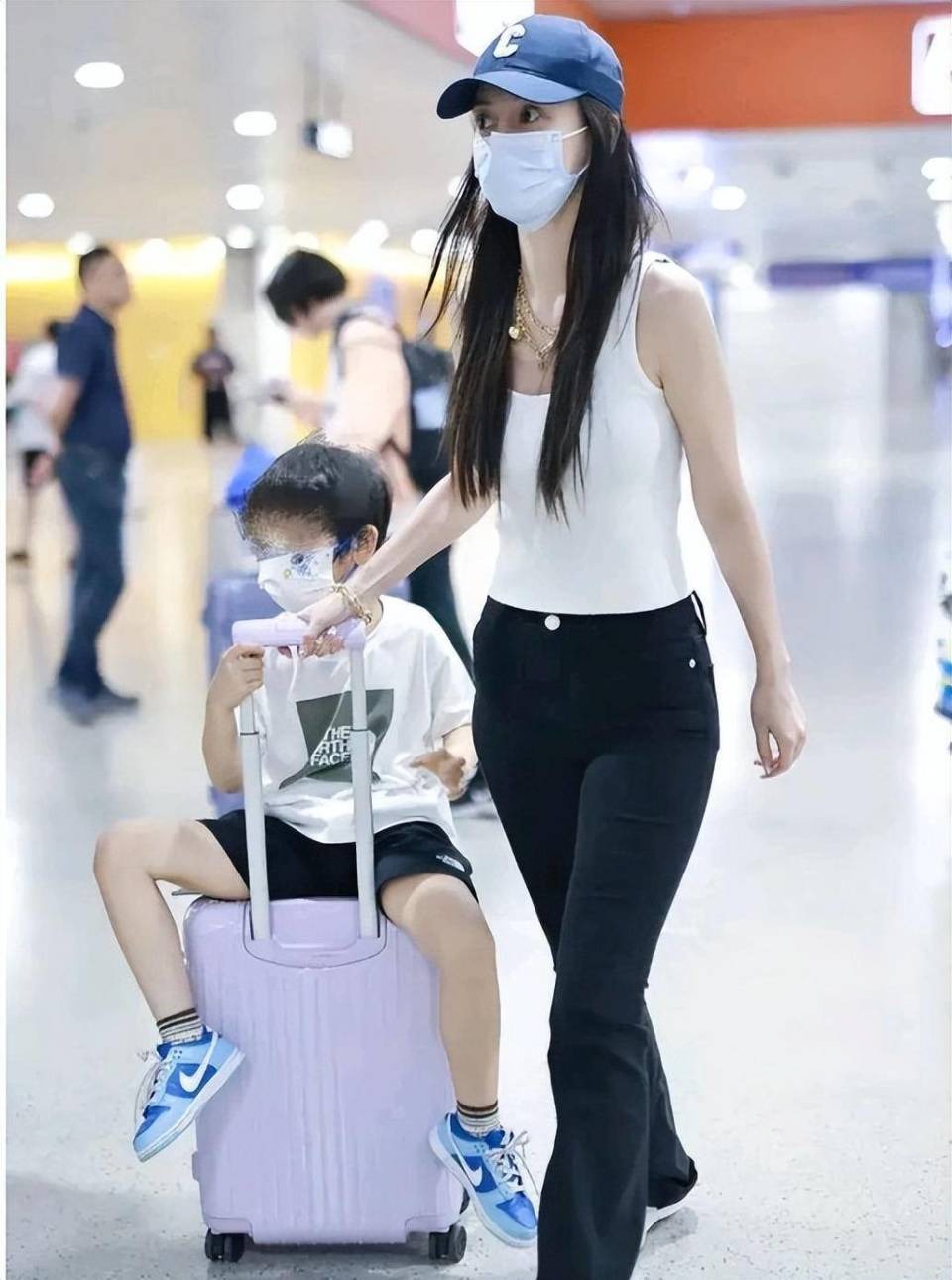 Căng rồi: Angelababy cấm Huỳnh Hiểu Minh gặp con, tài tử liền tung đòn trả đũa không vừa?- Ảnh 2.