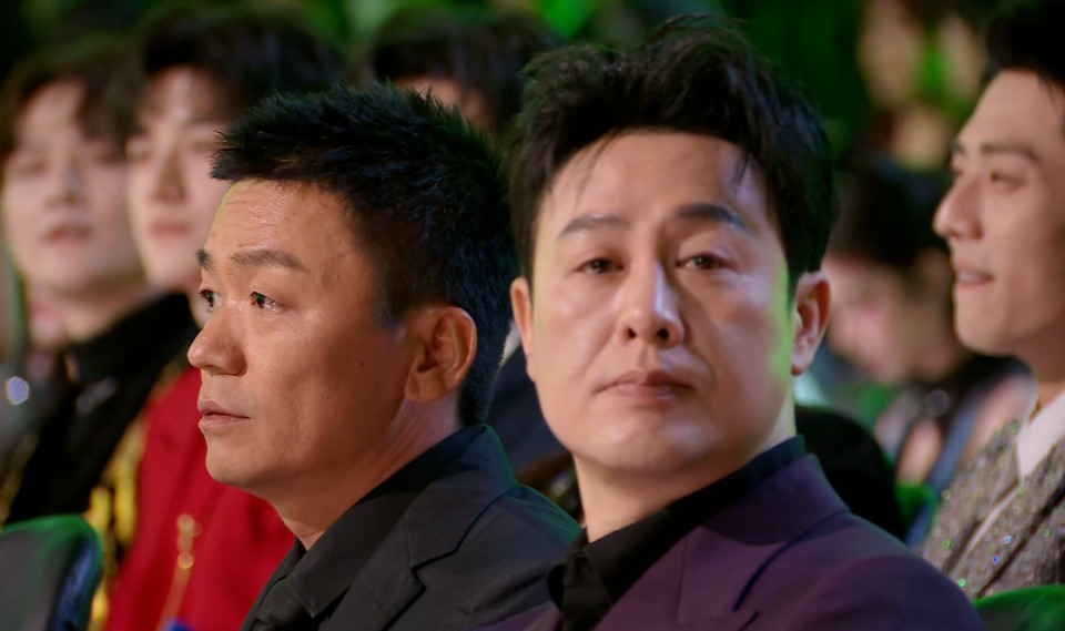 "Kiếp nạn" của Triệu Lệ Dĩnh: Đụng mặt chồng cũ Phùng Thiệu Phong, tránh "tình tin đồn" vẫn bị 2 sao nam bê bối bao vây ở sự kiện 641 25 1736061916400 17360619165251363279095