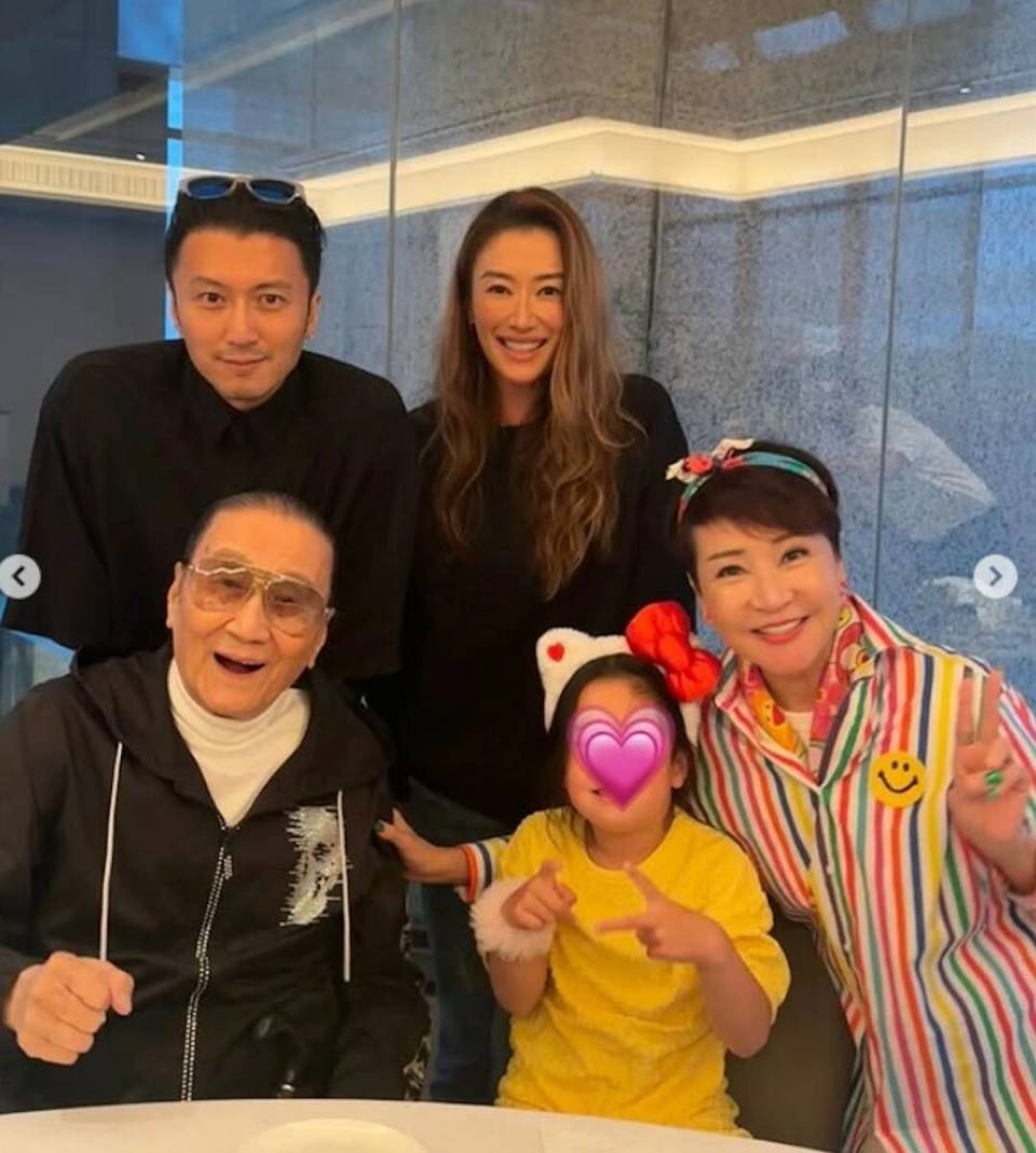 Cô em gái từng gây sốc khi thay 7 người bạn trai trong 1 năm của Tạ Đình Phong lên chức mẹ lần 2 ở tuổi 43- Ảnh 10. Cô em gái từng gây sốc khi thay 7 người bạn trai trong 1 năm của Tạ Đình Phong lên chức mẹ lần 2 ở tuổi 43- Ảnh 10.