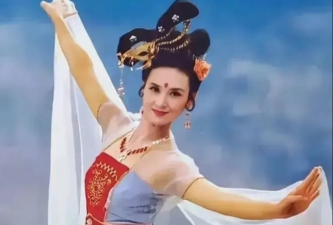 Nhan sắc thật của Hằng Nga được phục dựng nhờ AI, cả châu Á chỉ có duy nhất 1 người đúng chuẩn “xé cổ tích bước ra”- Ảnh 3.