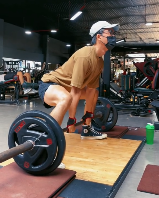Sơn Tùng - HIEUTHUHAI đọ body gym hừng hực: Biết chọn ai đây?- Ảnh 10. Sơn Tùng - HIEUTHUHAI đọ body gym hừng hực: Biết chọn ai đây?- Ảnh 10.