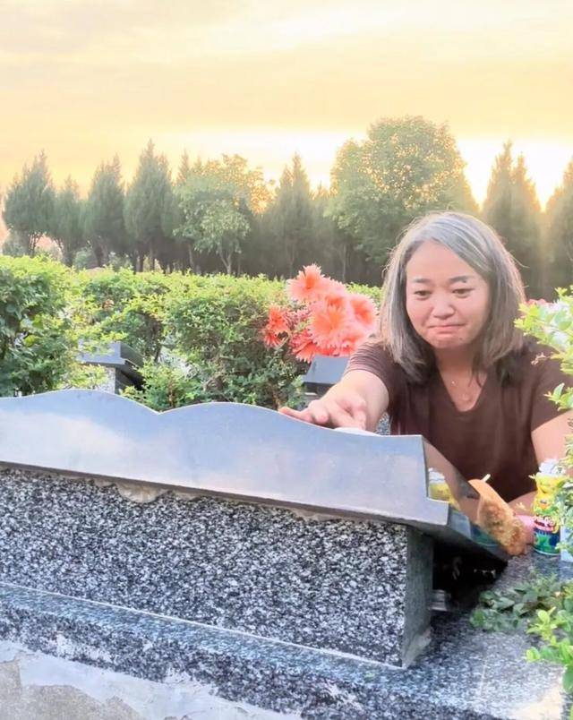 Đoạn video 12 giây làm tan nát trái tim mọi người mẹ- Ảnh 1.