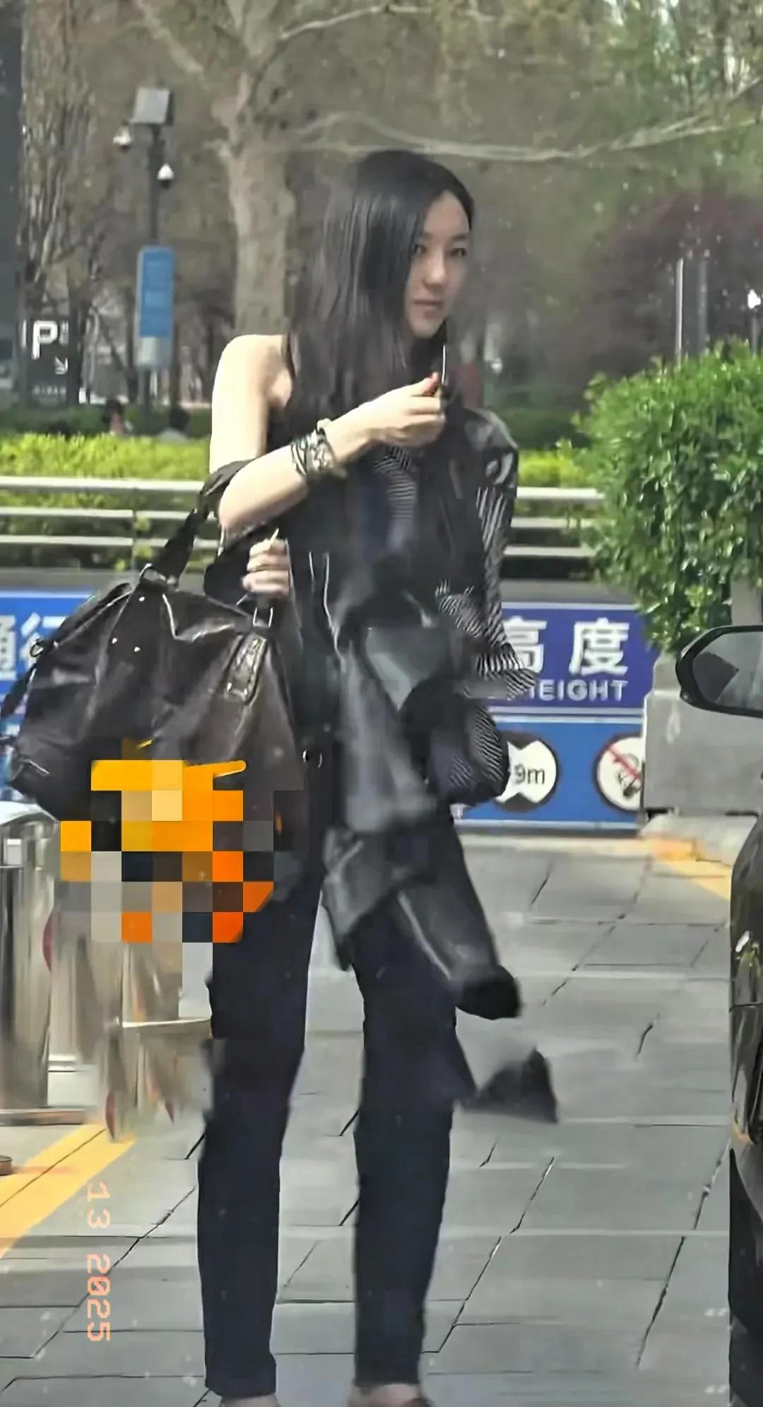 Lý Yên trở về Trung Quốc cùng bạn bè đi mua sắm, cô bé hở hàm ếch năm nào giờ đã là thiếu nữ 19- Ảnh 3.