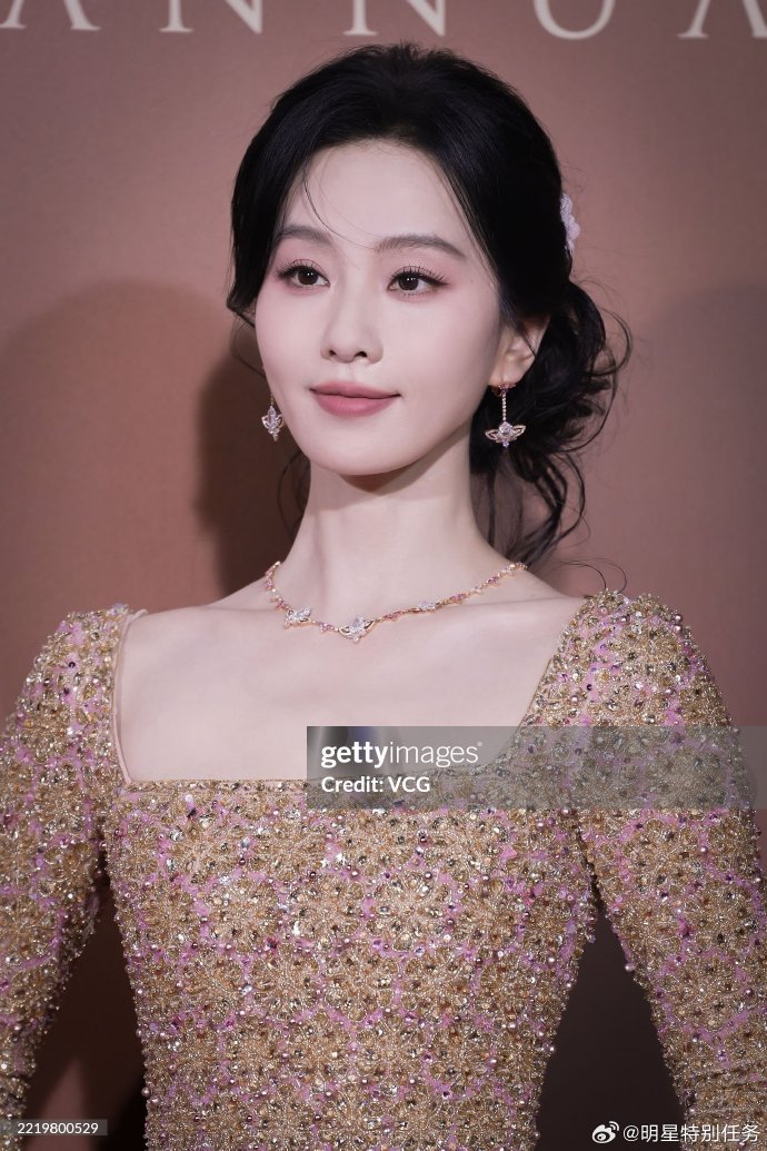 Drama căng đét: Nữ diễn viên hạng A giở trò giật slot chốt thảm đỏ trắng trợn, khiến Lưu Thi Thi khó chịu ra mặt?- Ảnh 3. Drama căng đét: Nữ diễn viên hạng A giở trò giật slot chốt thảm đỏ trắng trợn, khiến Lưu Thi Thi khó chịu ra mặt?- Ảnh 3.