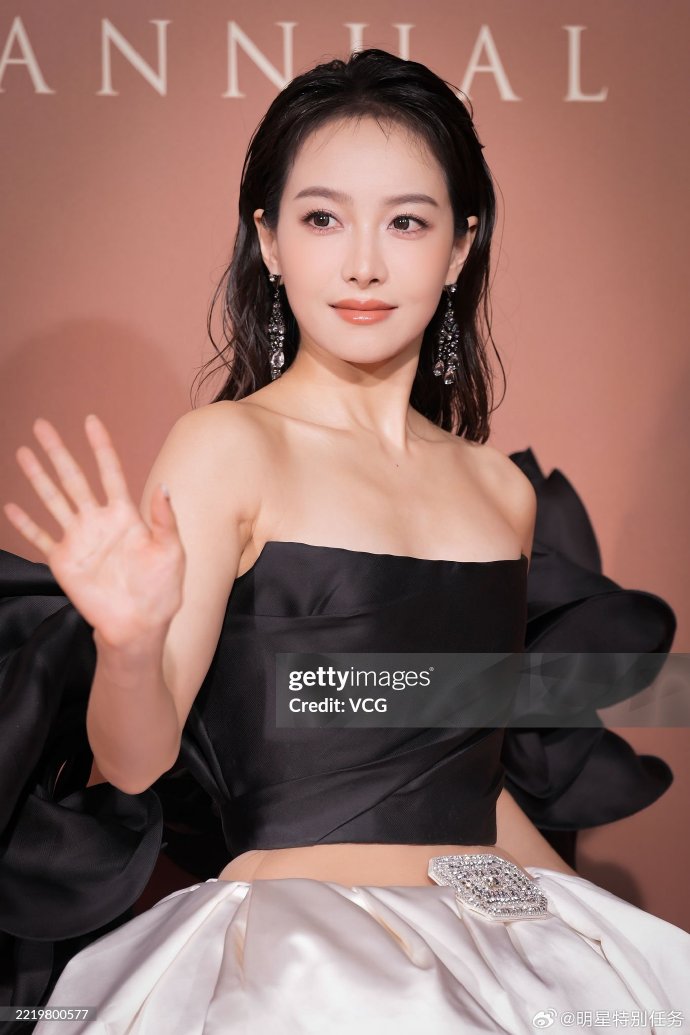 Drama căng đét: Nữ diễn viên hạng A giở trò giật slot chốt thảm đỏ trắng trợn, khiến Lưu Thi Thi khó chịu ra mặt?- Ảnh 2. Drama căng đét: Nữ diễn viên hạng A giở trò giật slot chốt thảm đỏ trắng trợn, khiến Lưu Thi Thi khó chịu ra mặt?- Ảnh 2.